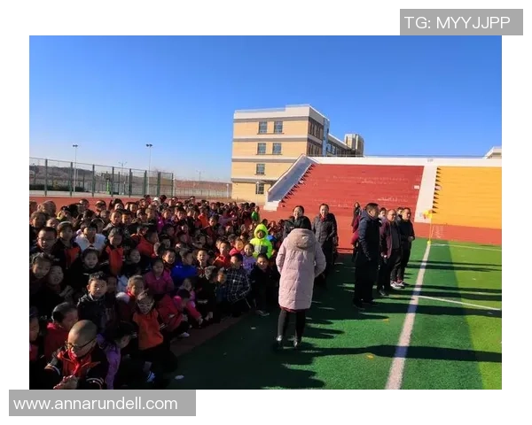 足球明星风采尽显魅力海报集锦展现绿茵场上的传奇与荣耀